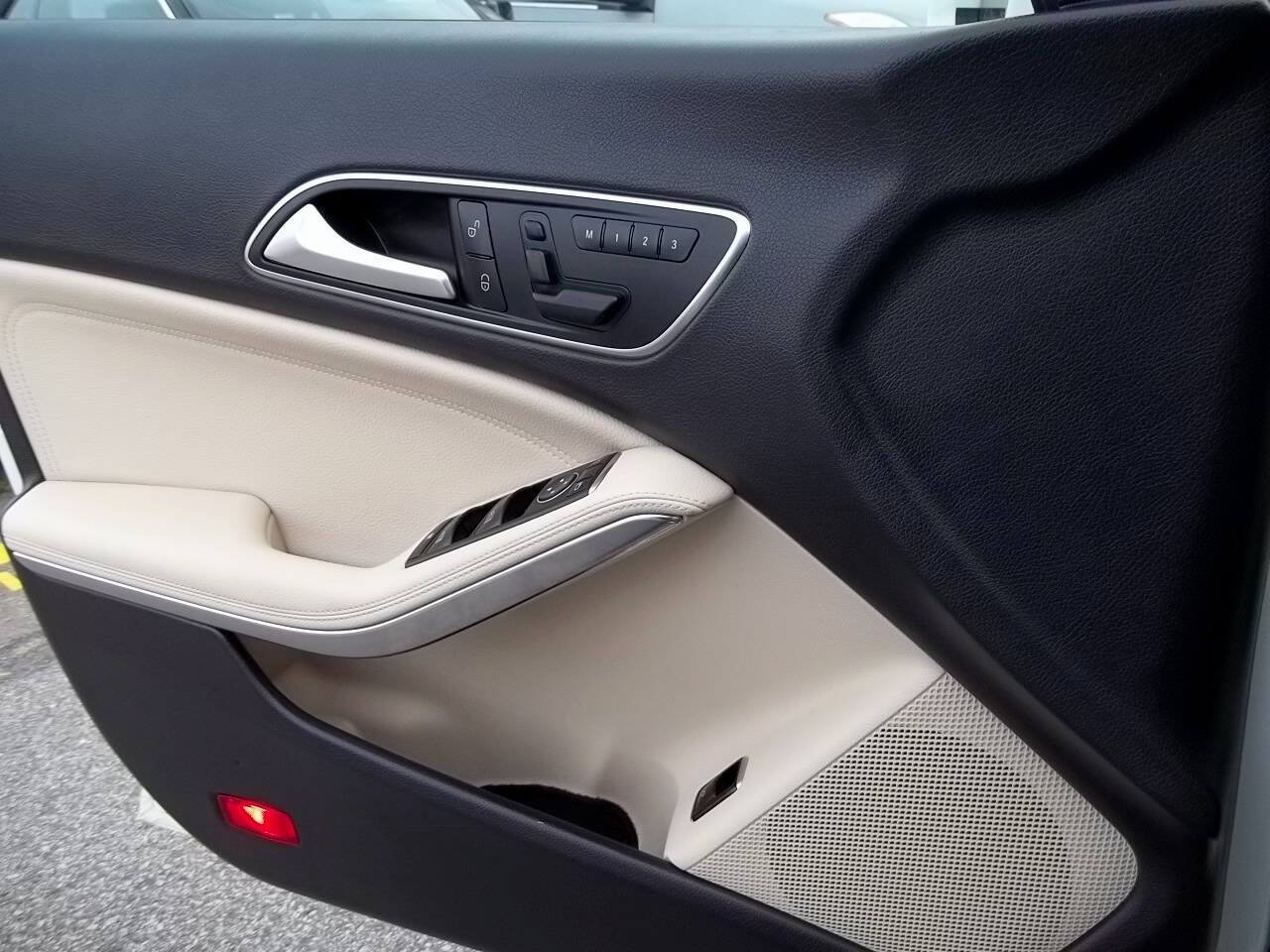 Used 2014 Mercedes-Benz CLA 250 4MATIC image 14