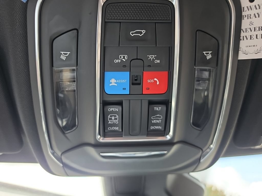 Used 2023 Jeep Grand Cherokee Altitude AWD/4WD image 29