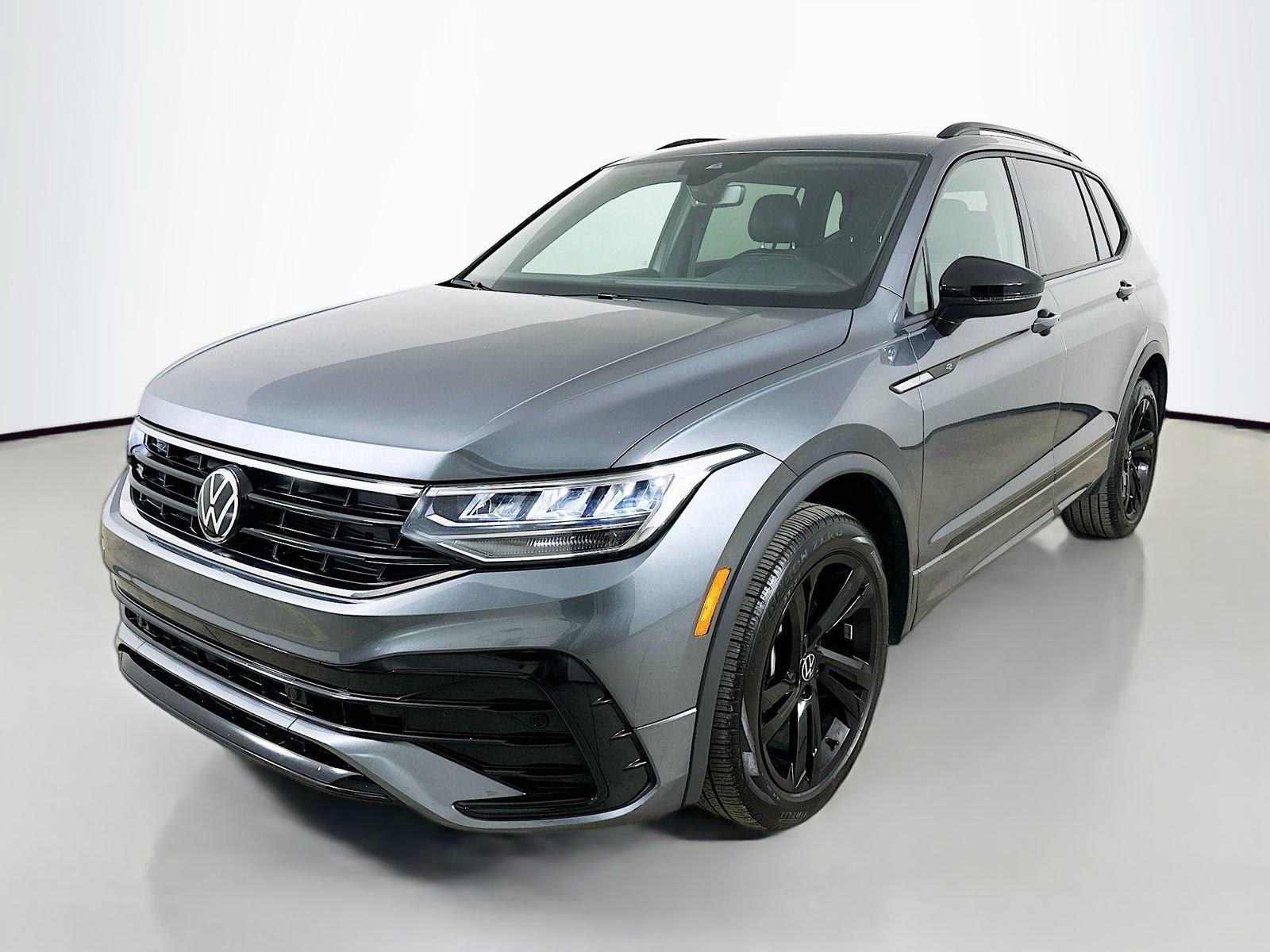 Used 2023 Volkswagen Tiguan SE R-Line AWD/4WD image 1