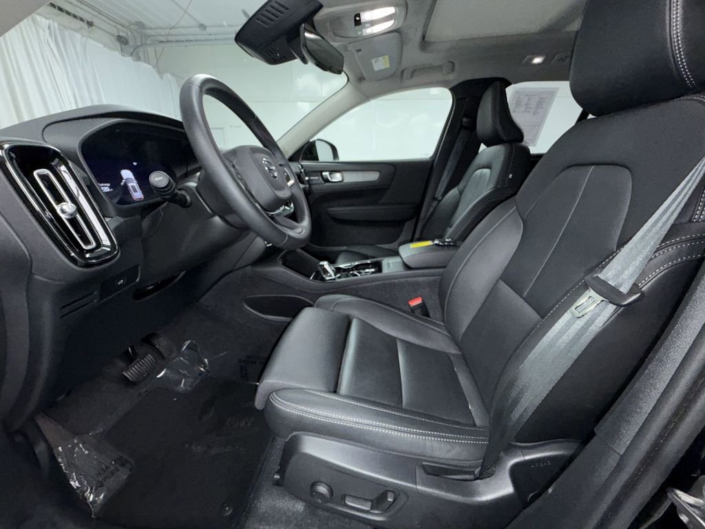 Used 2024 Volvo XC40 B5 Plus w/ Climate Package AWD/4WD image 4