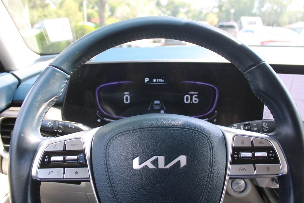 Certified 2024 Kia Telluride EX w/ EX Captain's Chair Package FWD image 29