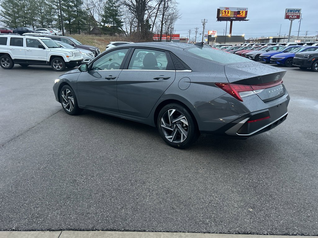 Used 2025 Hyundai Elantra SEL image 5