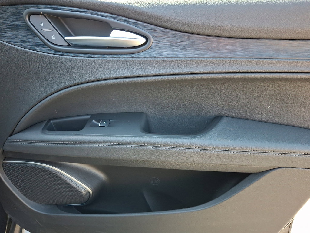 Used 2023 Alfa Romeo Stelvio Sprint image 10