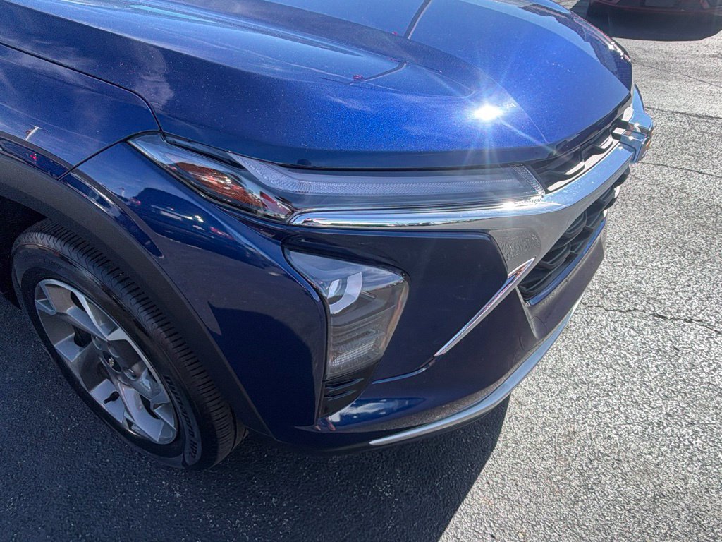 Used 2024 Chevrolet Trax LT w/ Driver Confidence Package FWD image 15