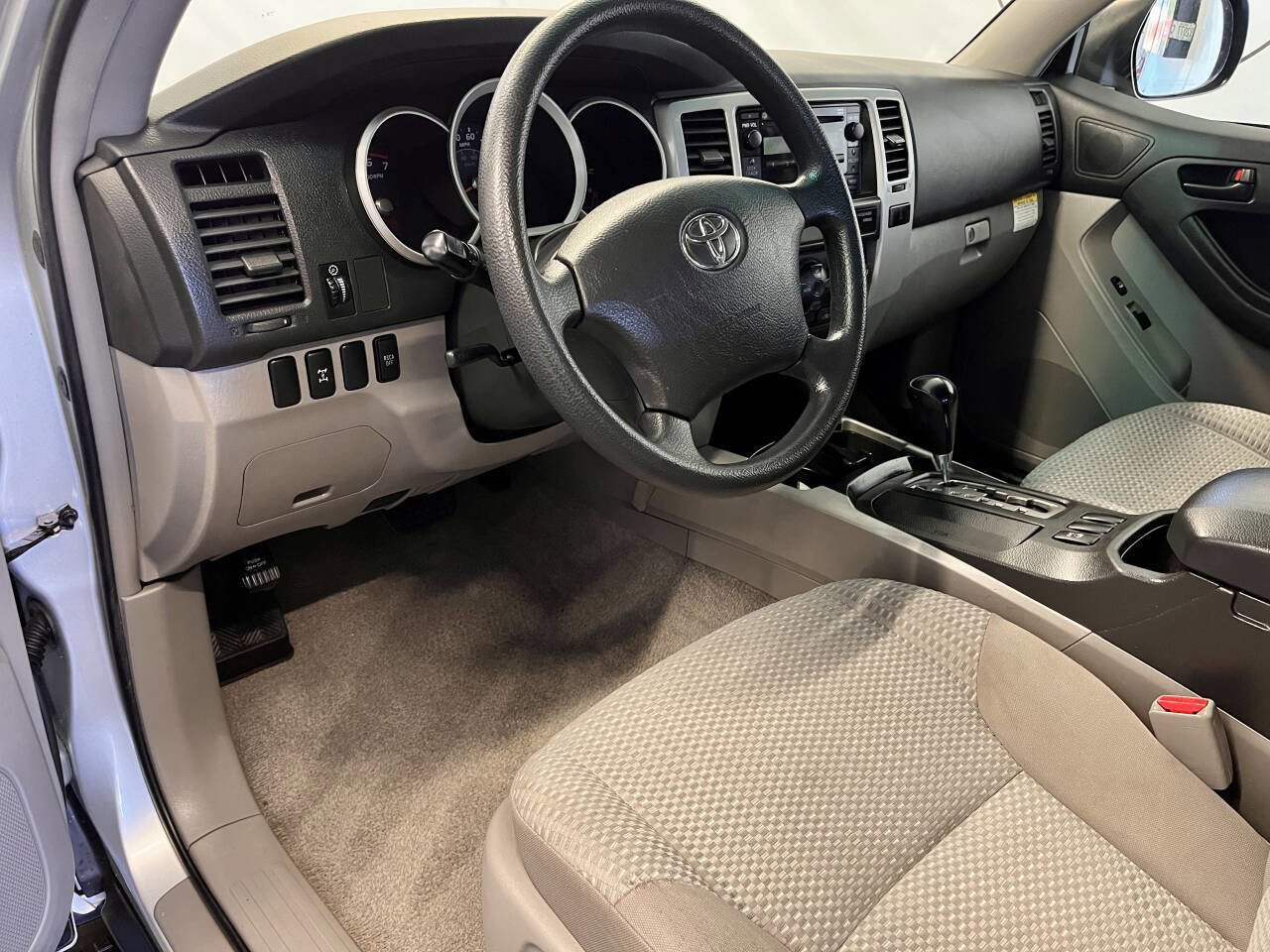 Used 2006 Toyota 4Runner SR5 AWD/4WD image 12