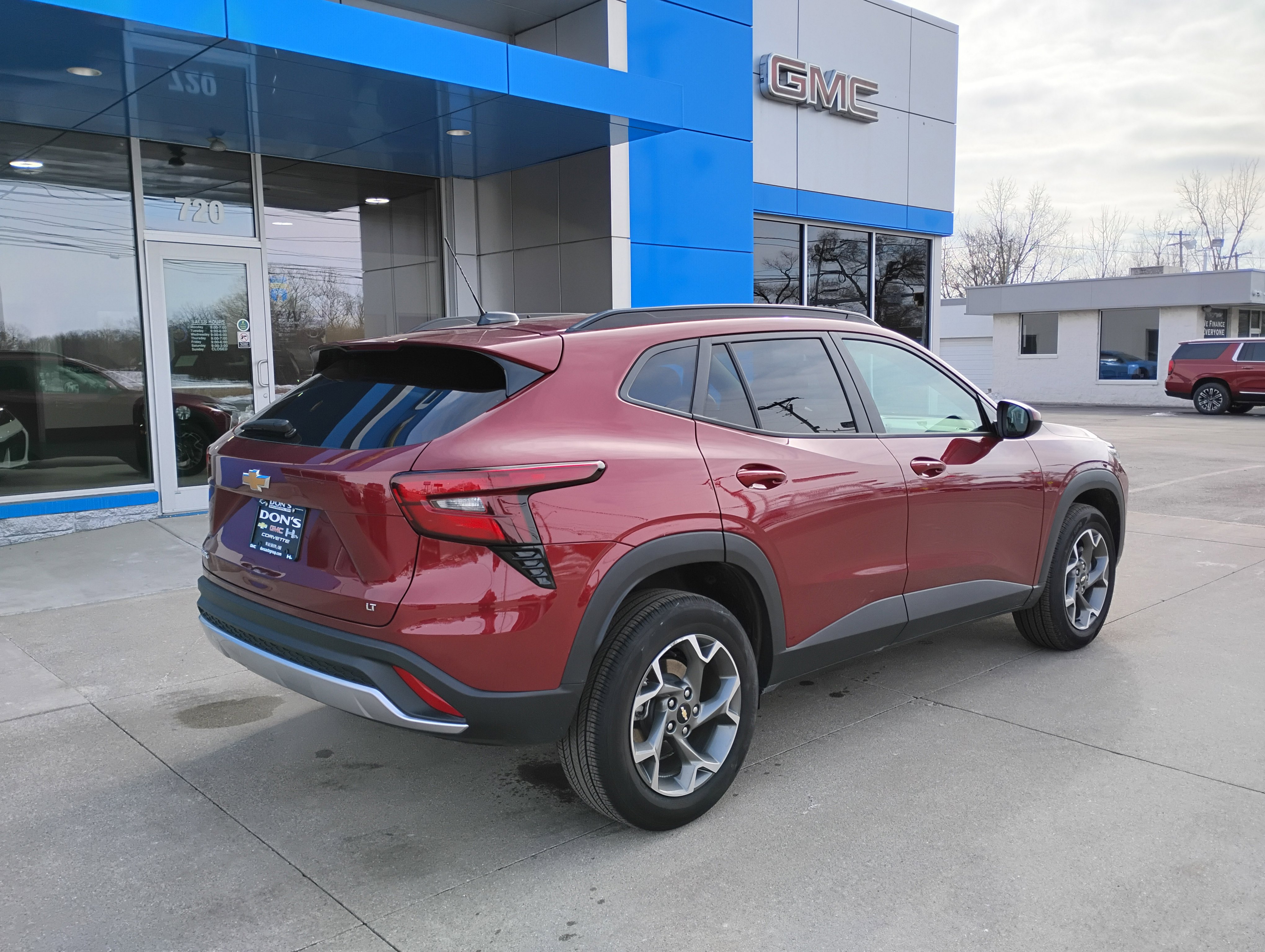 Used 2025 Chevrolet Trax LT w/ LT Convenience Package image 35