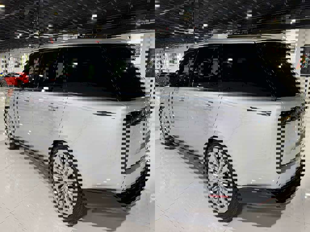 Used 2024 Land Rover Range Rover SE image 5
