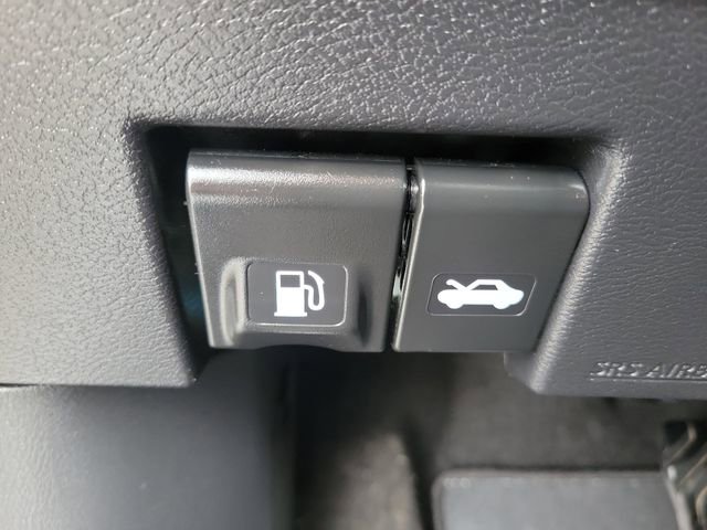 Used 2023 Nissan Kicks SV image 18