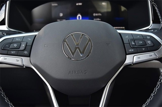 New 2025 Volkswagen Taos SE image 18
