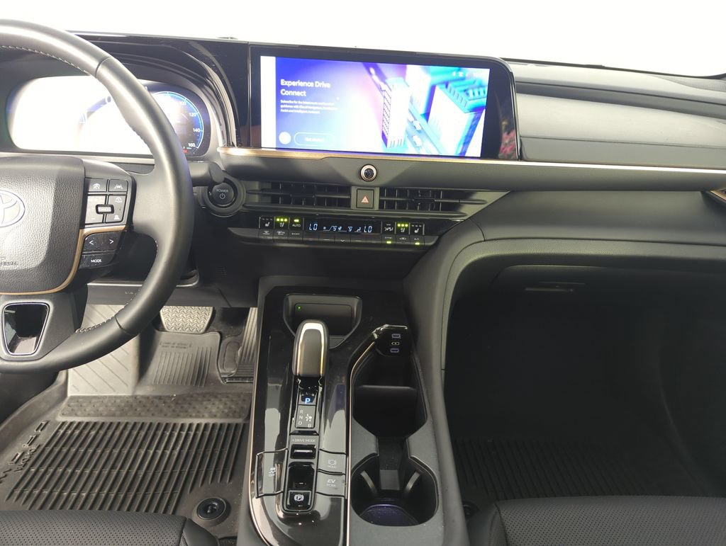 Used 2025 Toyota Crown AWD/4WD image 24