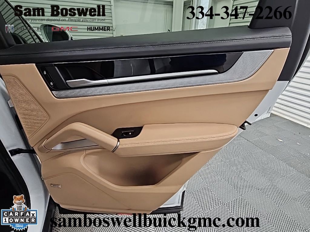 Used 2025 Porsche Cayenne Coupe image 38