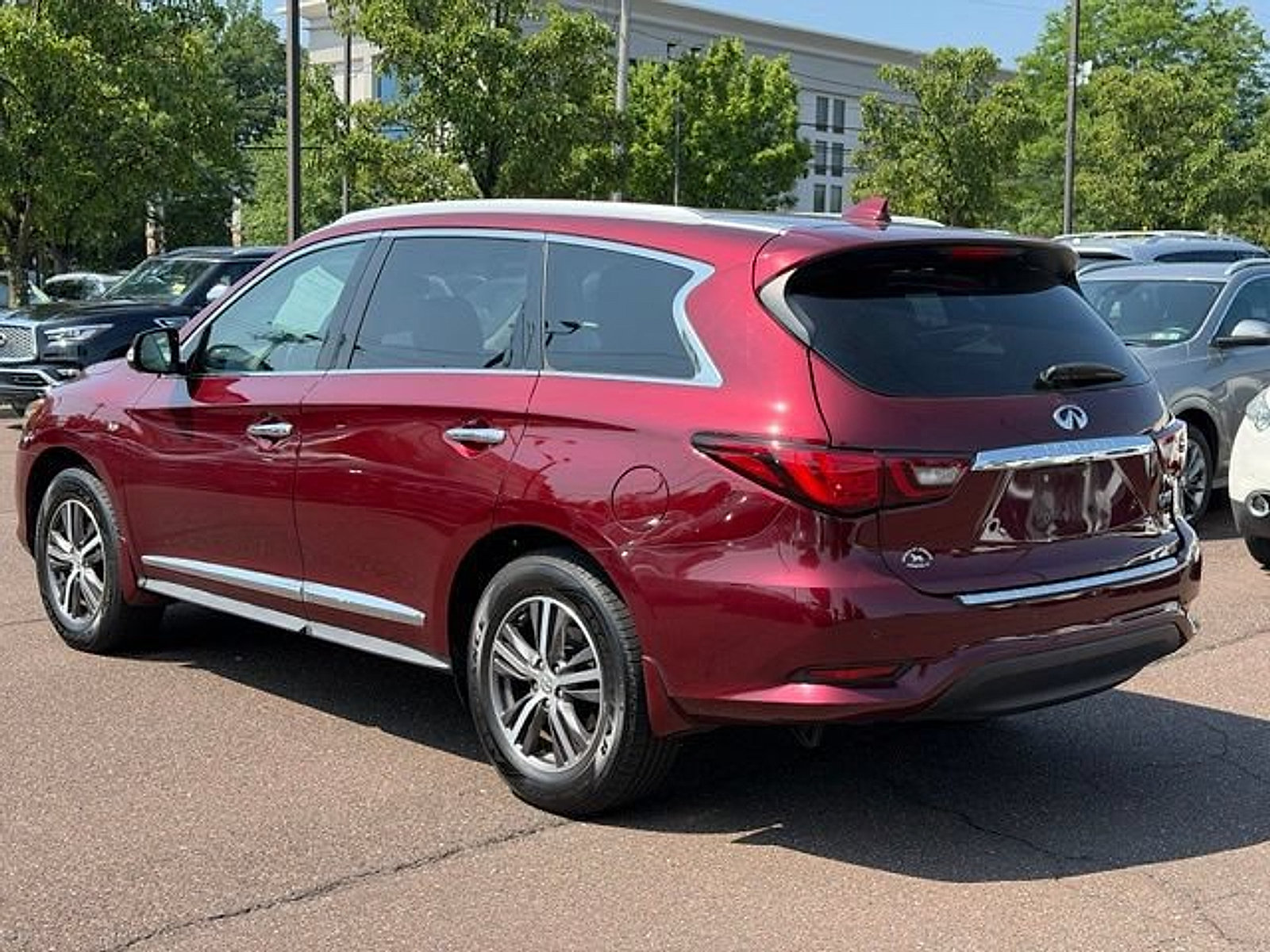 Used 2019 INFINITI QX60 Luxe w/ Essential Package AWD/4WD image 5