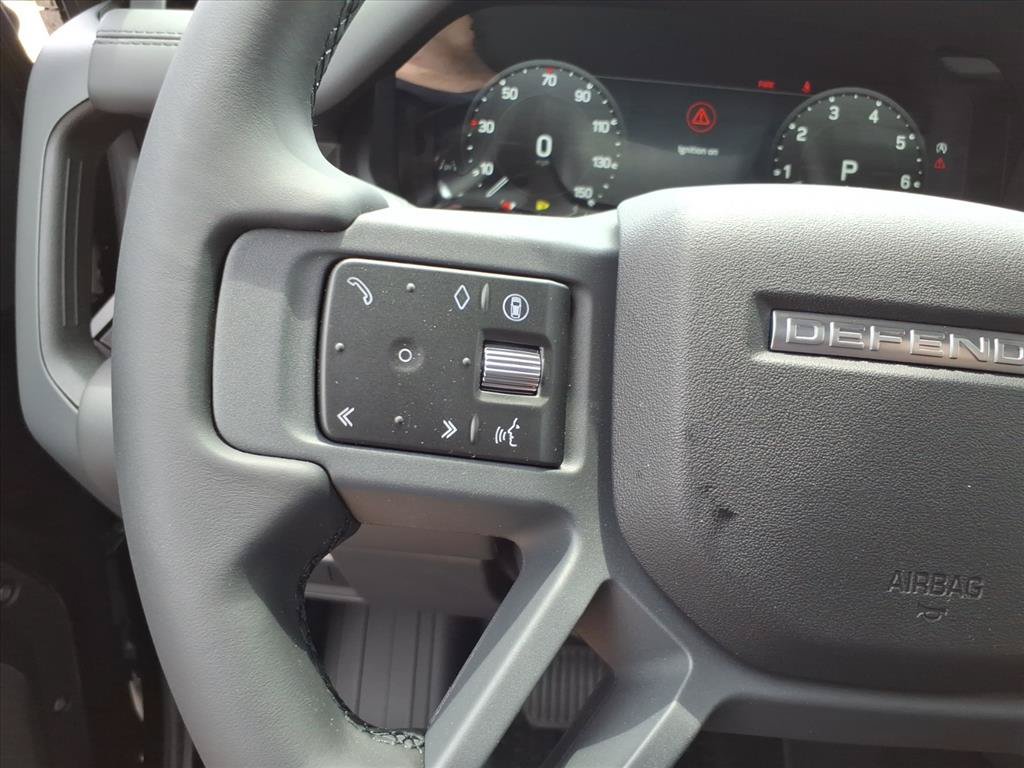 Used 2026 Land Rover Defender 130 X-Dynamic SE AWD/4WD image 16