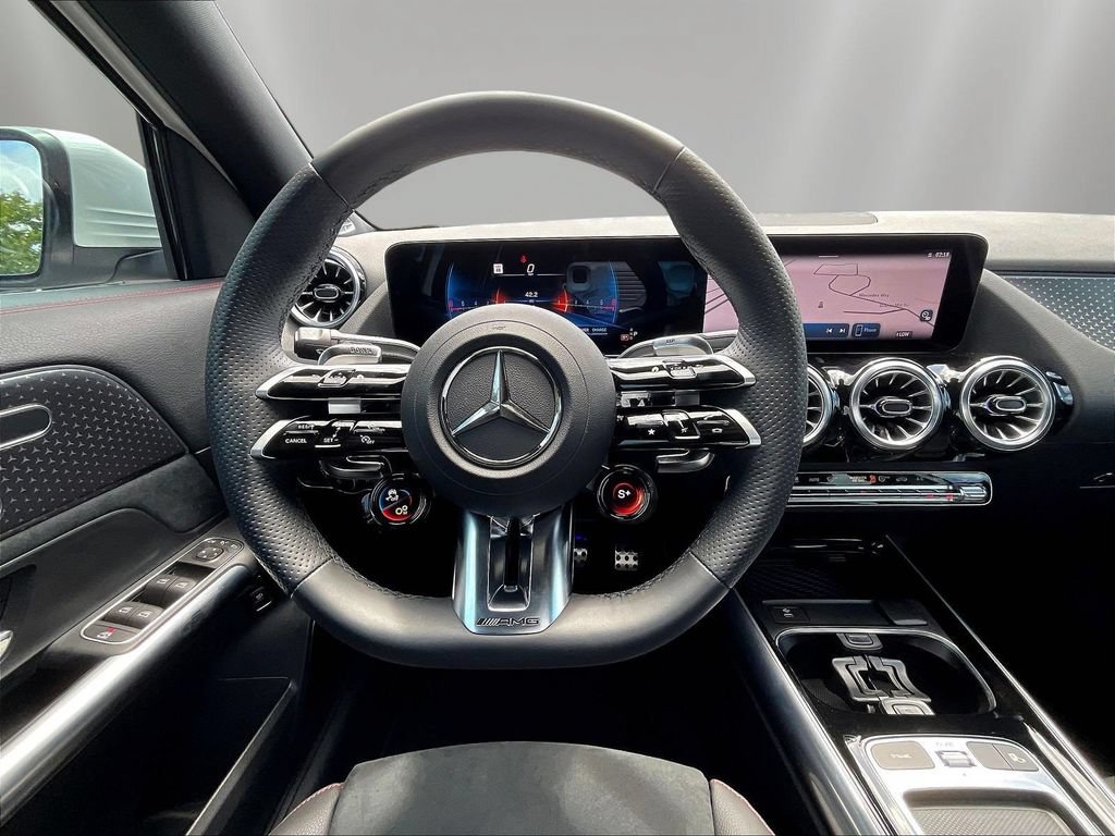 Used 2025 Mercedes-Benz GLA 35 AMG 4MATIC image 10