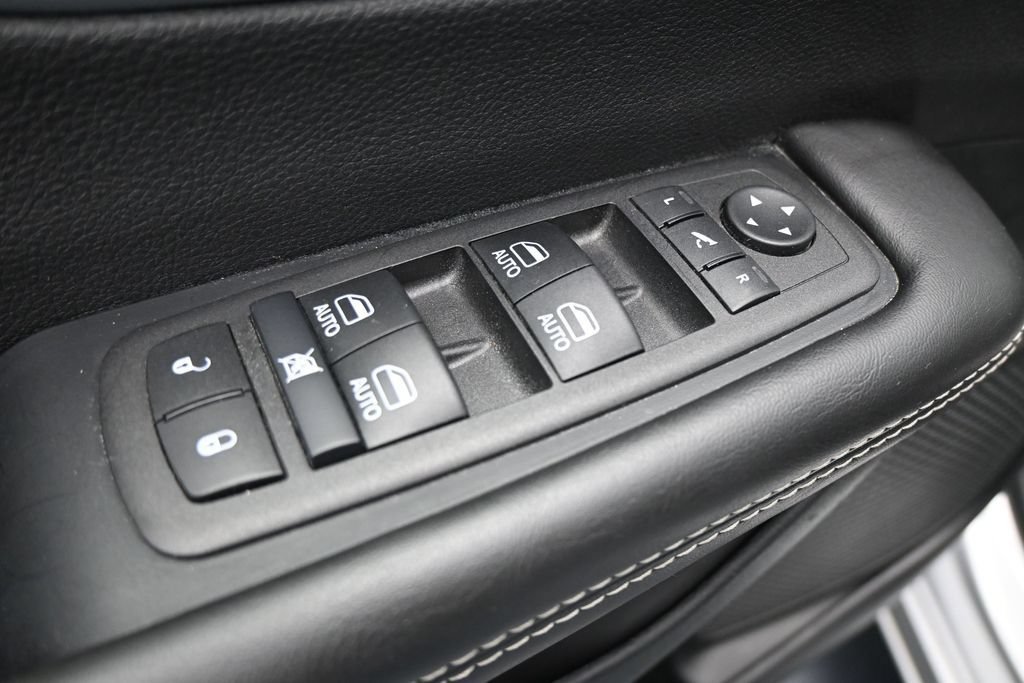 Used 2026 Chrysler Pacifica Limited FWD image 11
