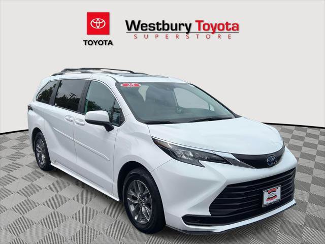 Certified 2025 Toyota Sienna LE image 1