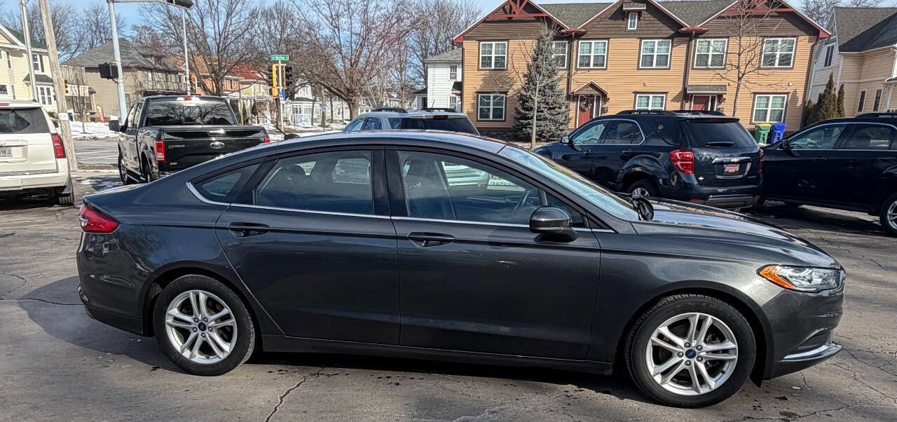 Used 2018 Ford Fusion SE image 9