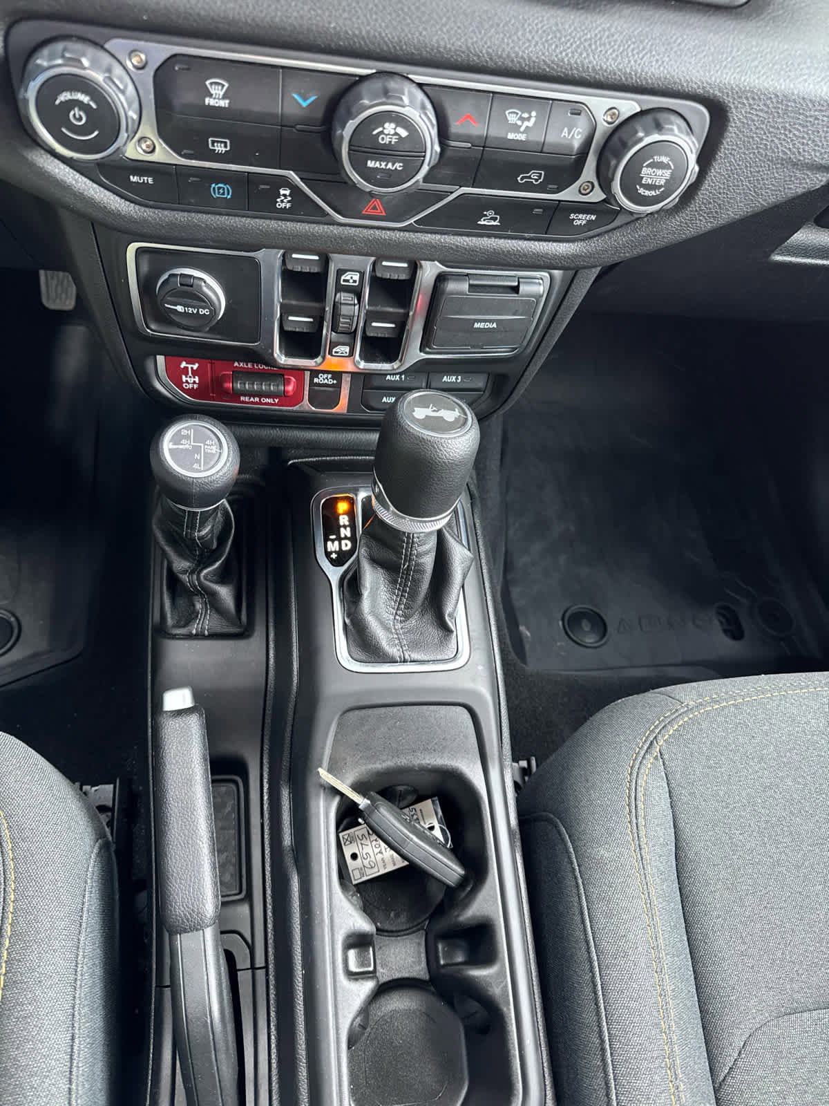 Used 2025 Jeep Wrangler Willys image 26