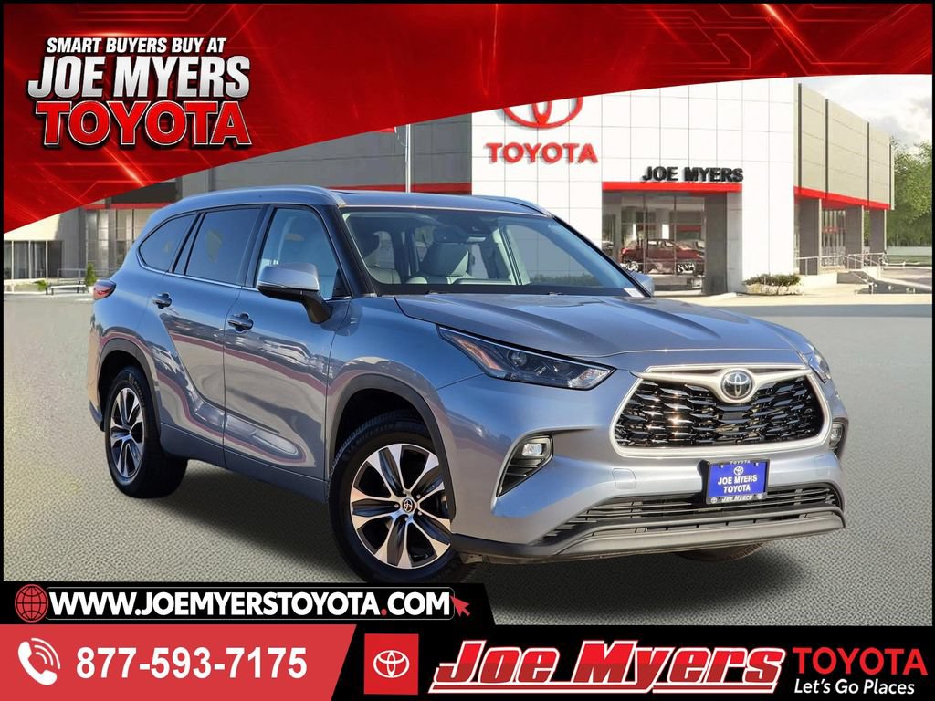Used 2022 Toyota Highlander XLE FWD image 1