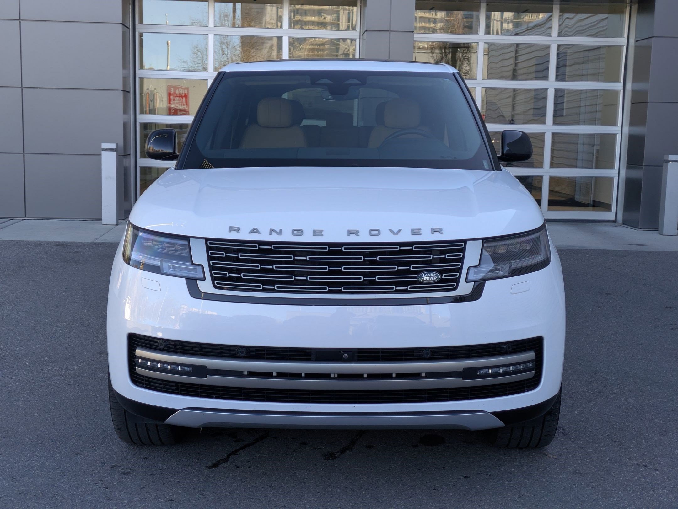 Used 2024 Land Rover Range Rover Long Wheelbase SE image 9