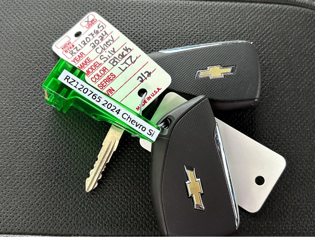 Used 2024 Chevrolet Silverado 1500 LTZ image 34