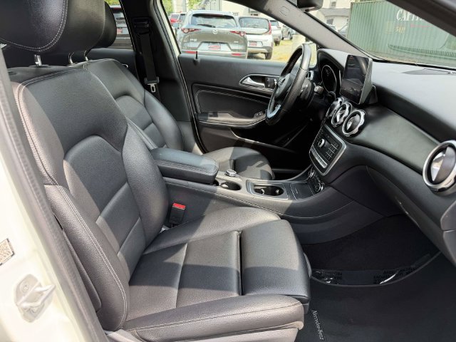 Used 2018 Mercedes-Benz GLA 250 4MATIC w/ Premium Package image 12