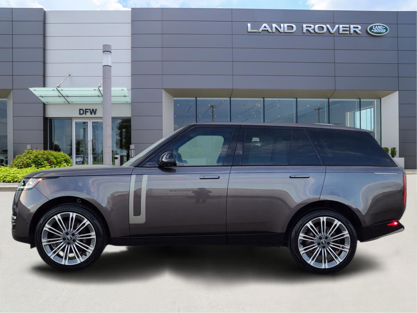 Used 2022 Land Rover Range Rover SE image 3