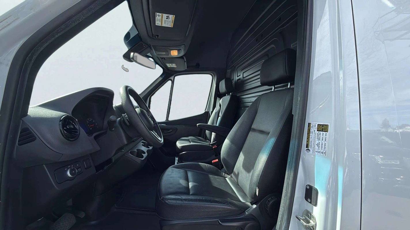 Used 2022 Mercedes-Benz Sprinter 2500 image 13
