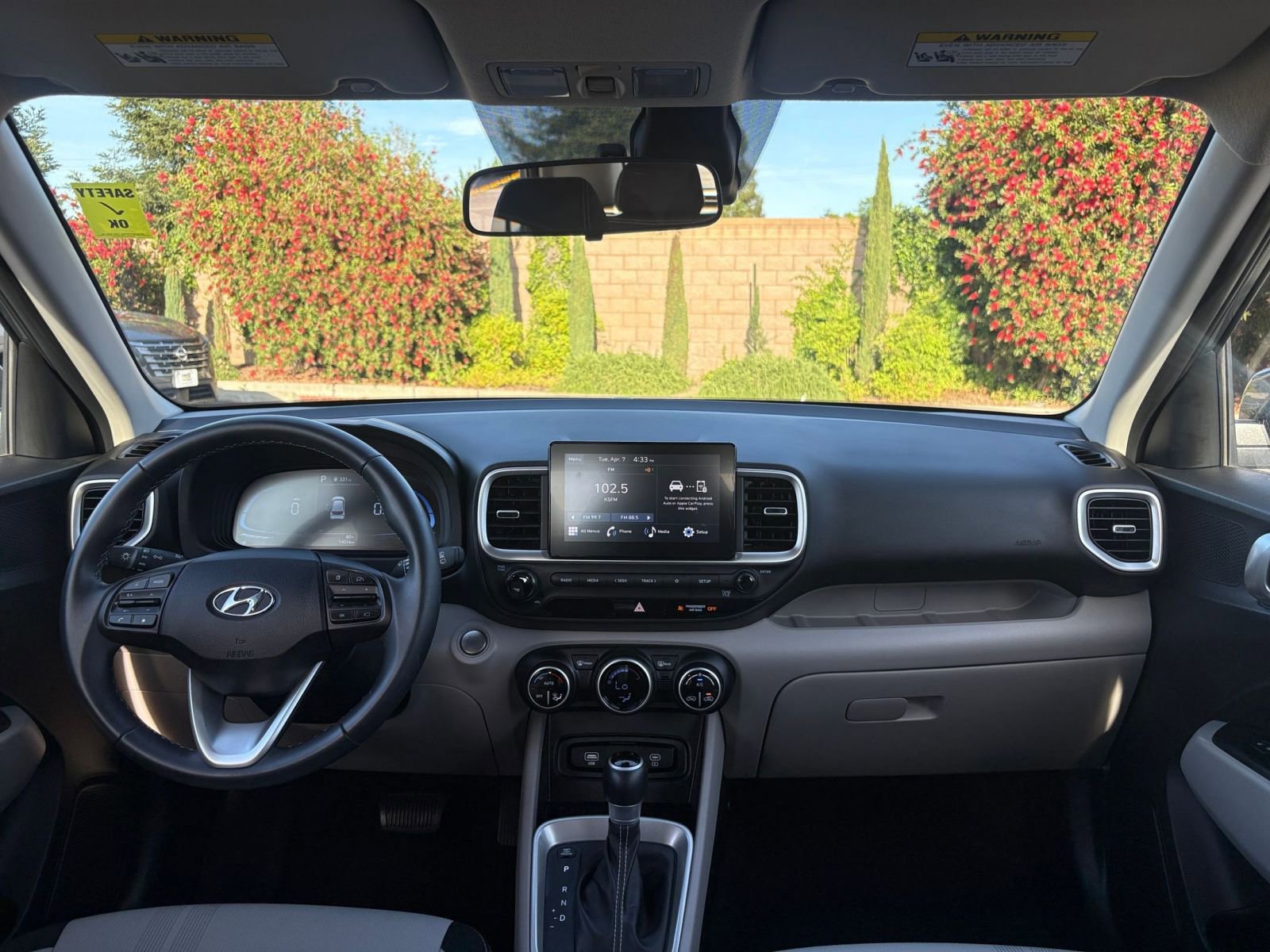 Used 2025 Hyundai Venue SEL image 34