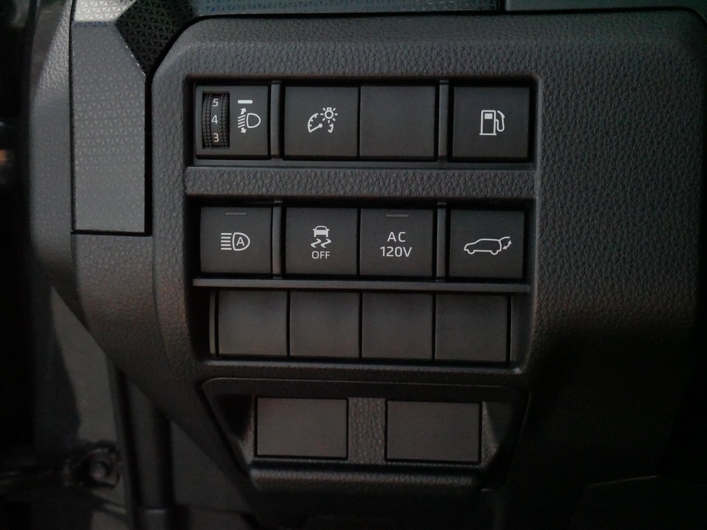 Used 2025 Toyota 4Runner Limited AWD/4WD image 27