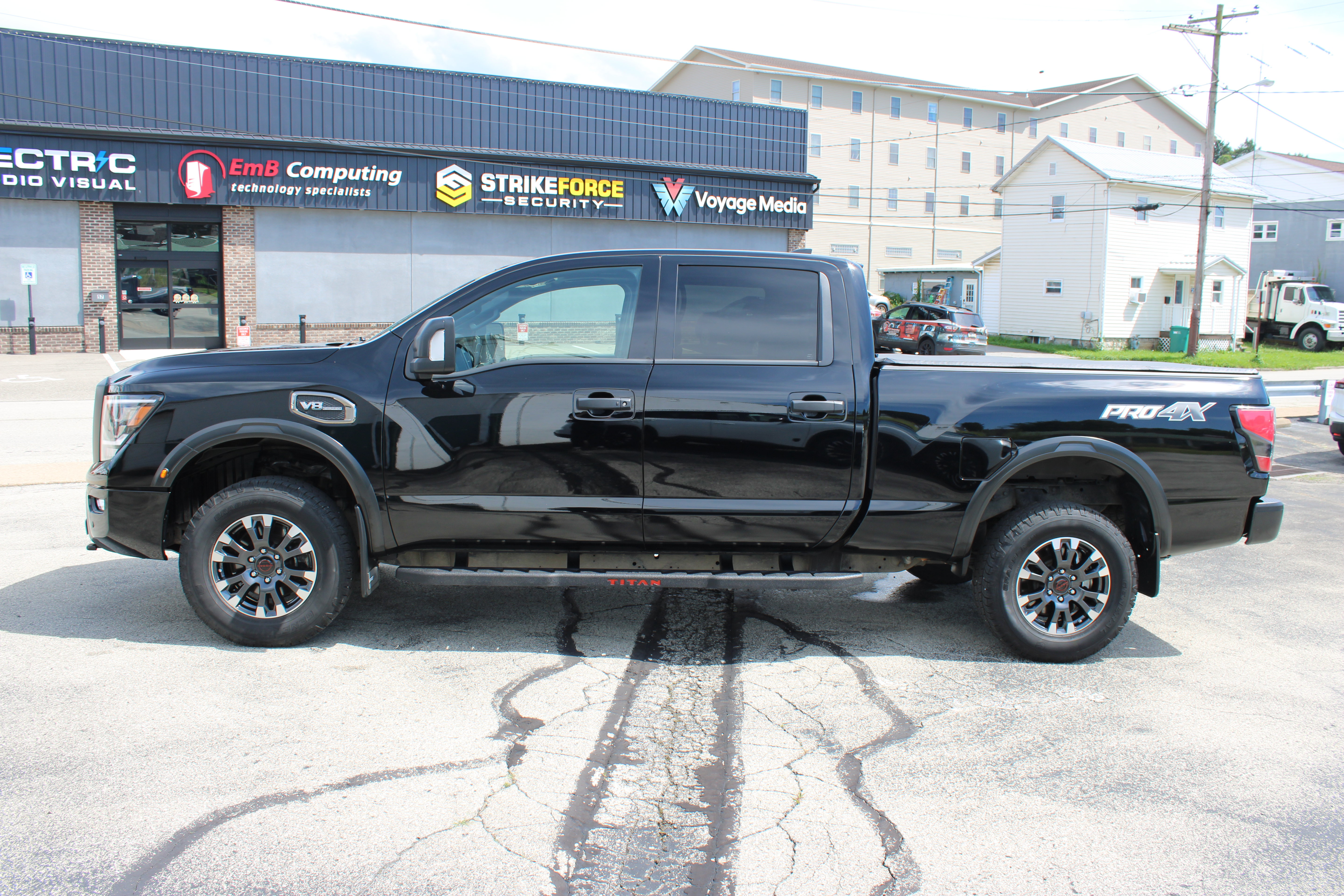 Certified 2024 Nissan Titan PRO-4X w/ Pro-4x Convenience Package AWD/4WD image 2