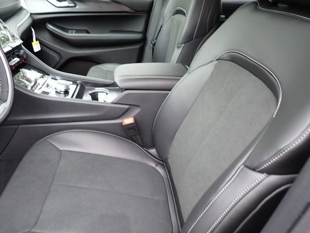 New 2025 Jeep Grand Cherokee L Altitude image 12