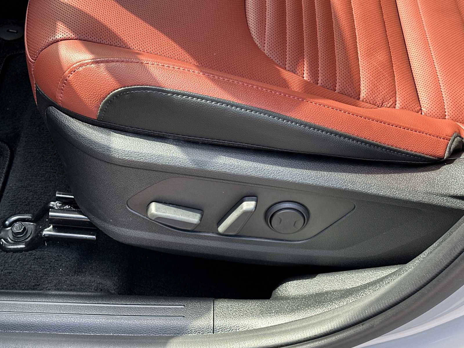 Used 2025 Kia Sportage SX image 10