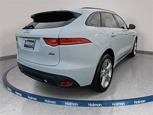 Used 2017 Jaguar F-PACE R-Sport image 5