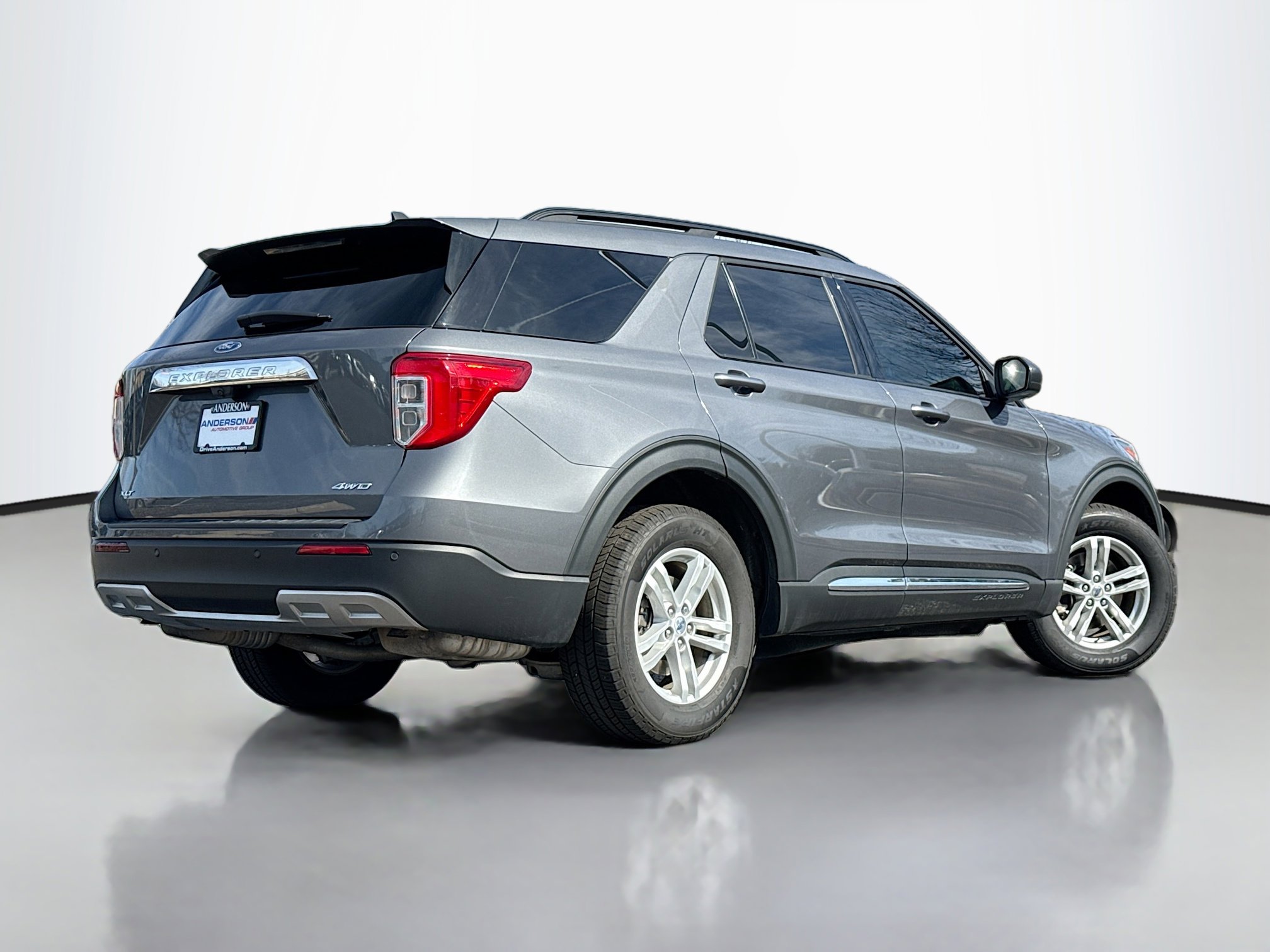 Used 2021 Ford Explorer XLT w/ Equipment Group 202A image 2