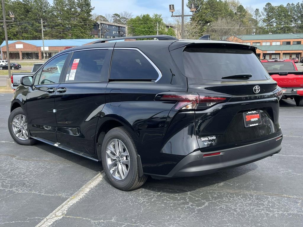 New 2026 Toyota Sienna XLE image 4