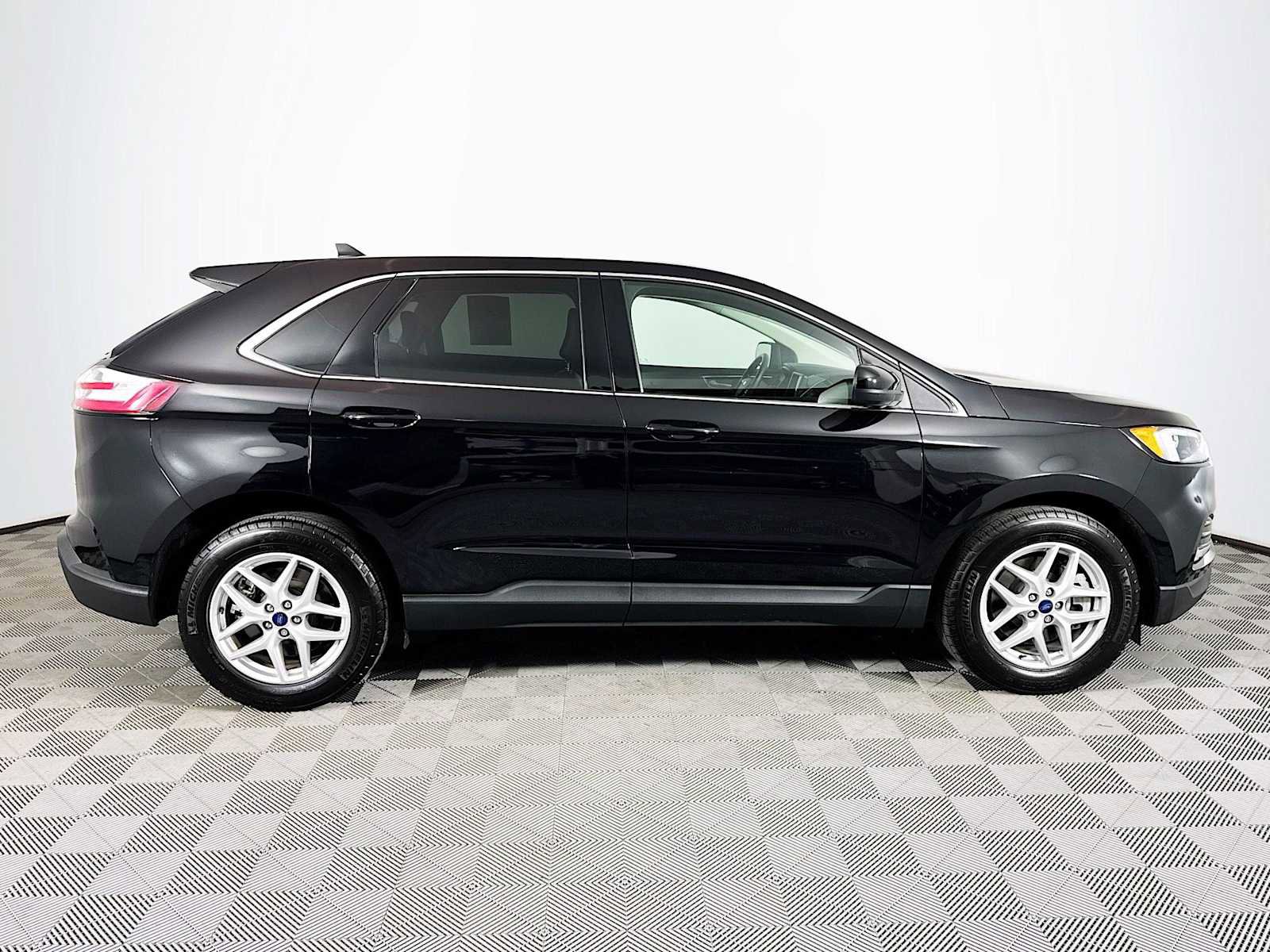 Used 2022 Ford Edge SEL w/ Convenience Package image 8