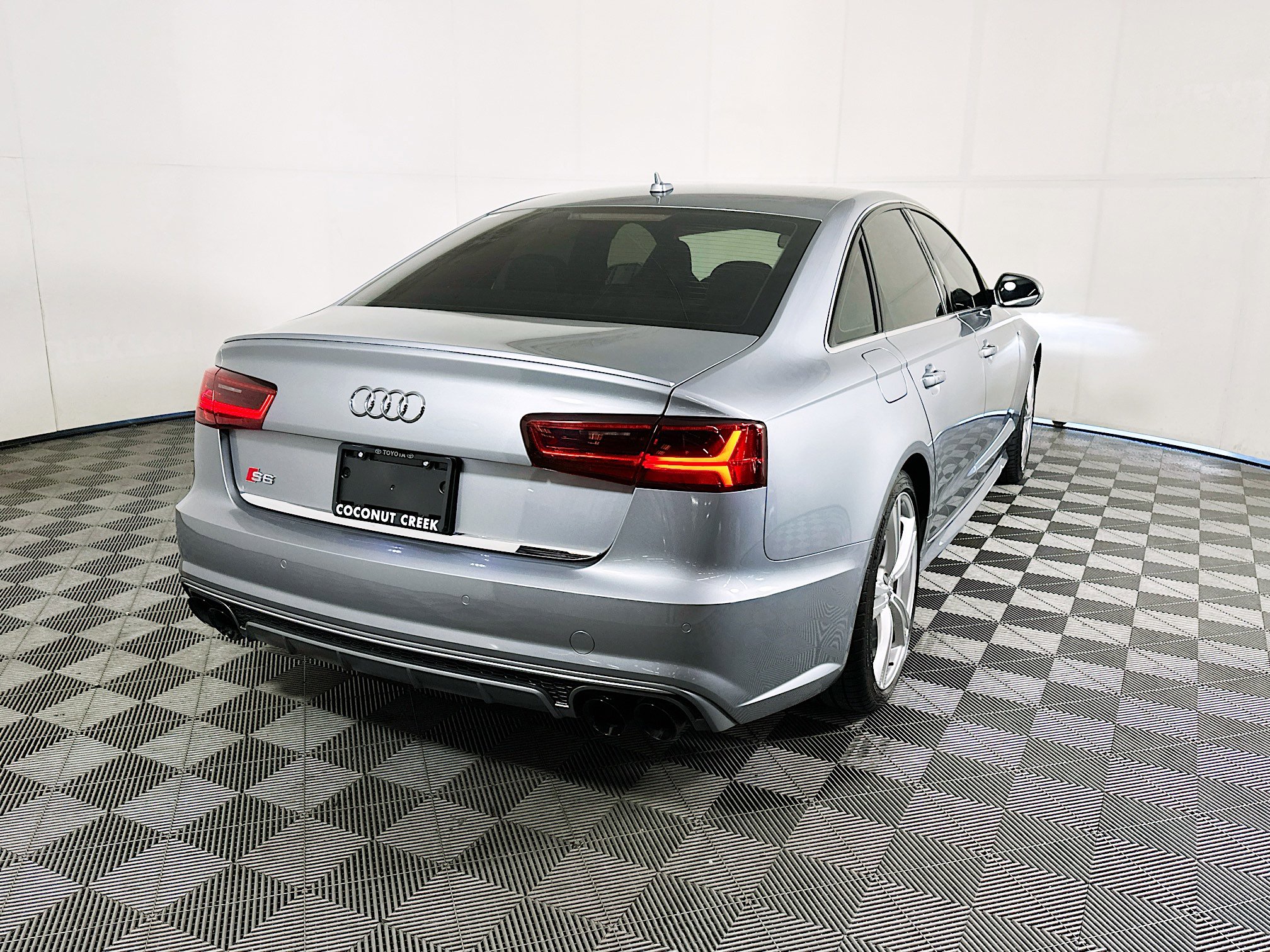 Used 2016 Audi S6 Prestige w/ Prestige Package AWD/4WD image 3