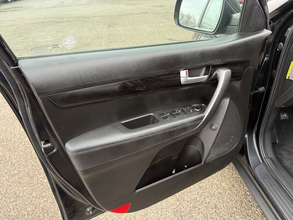 Used 2015 Kia Sorento LX image 11