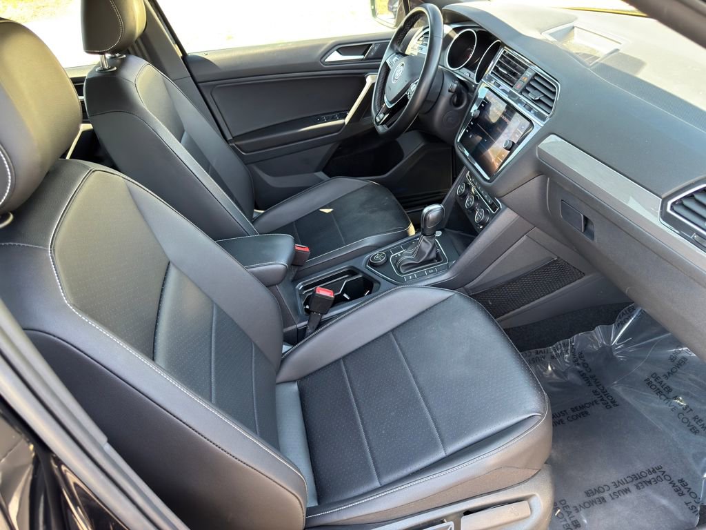 Used 2021 Volkswagen Tiguan SE image 31