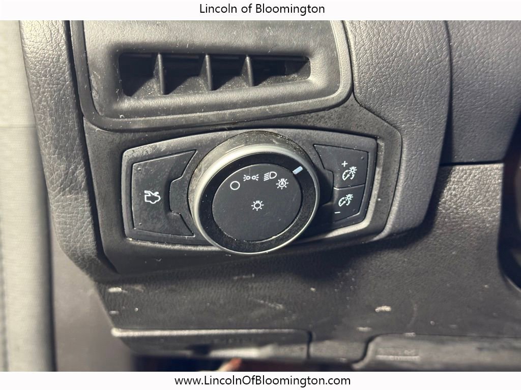 Used 2018 Ford Focus SE w/ Cold Weather Package image 25