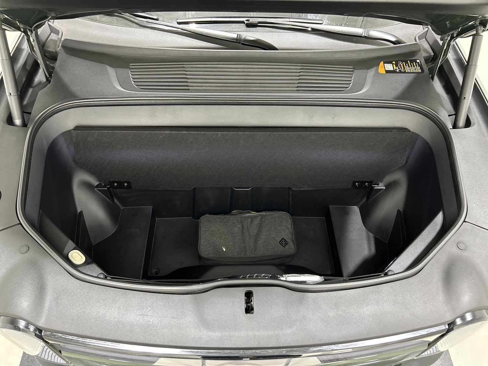 Used 2022 Rivian R1T Adventure image 14