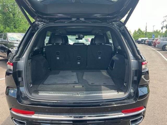 Used 2023 Jeep Grand Cherokee Overland w/ Luxury Tech Group IV AWD/4WD image 24