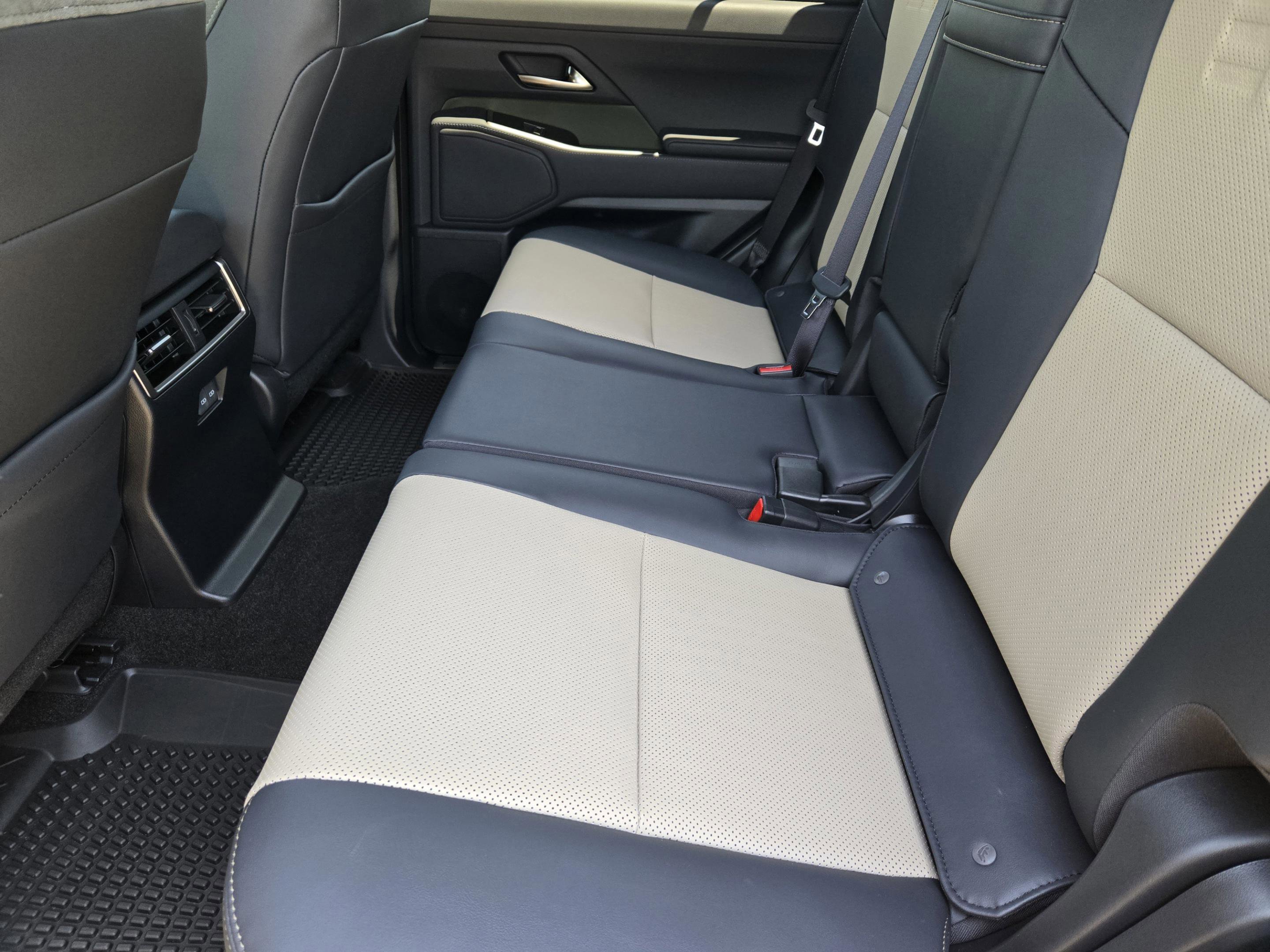 Used 2025 Lexus GX 550 w/ Accessory Package (CT) AWD/4WD image 32