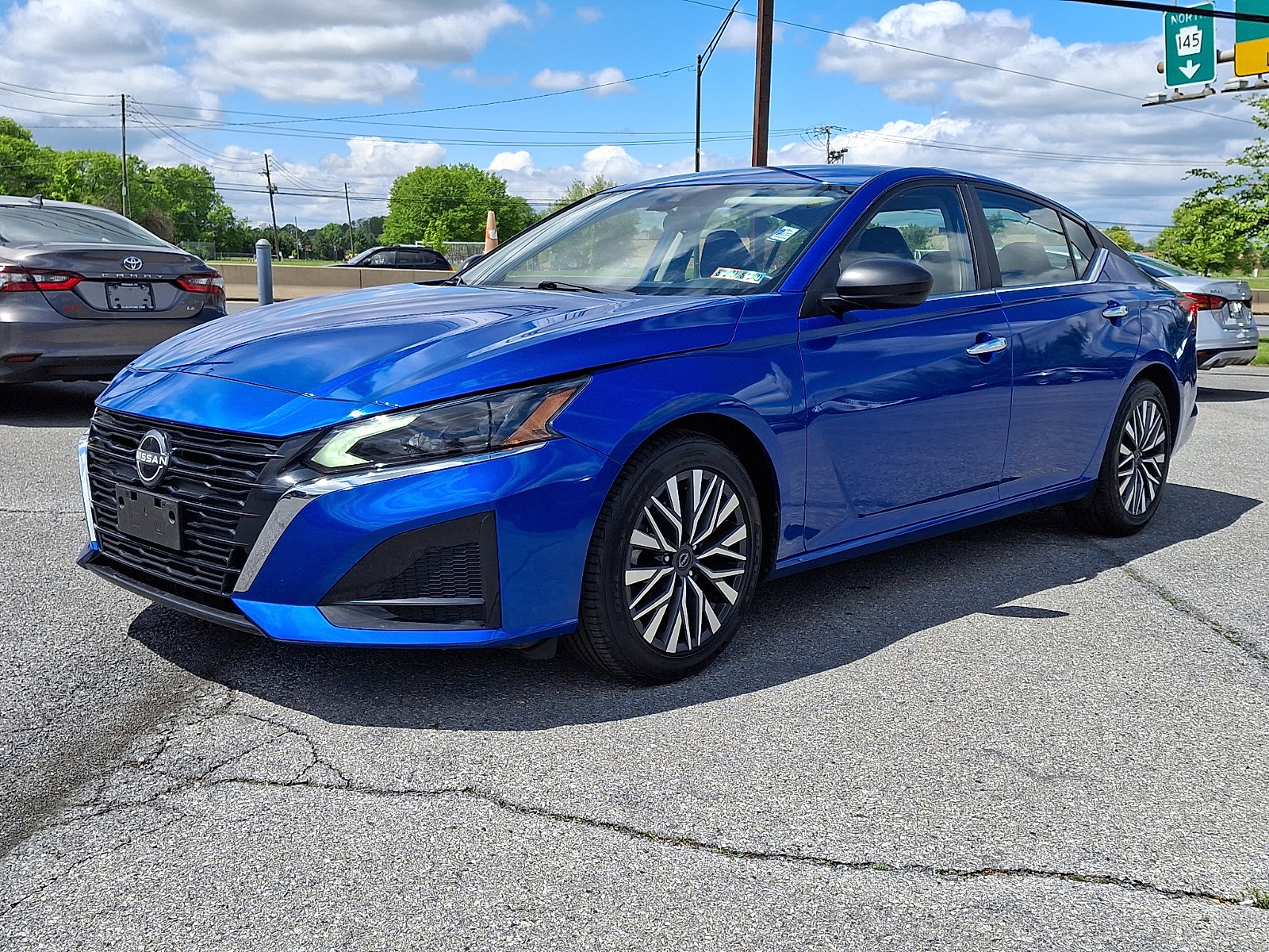 Used 2025 Nissan Altima 2.5 SV FWD image 3