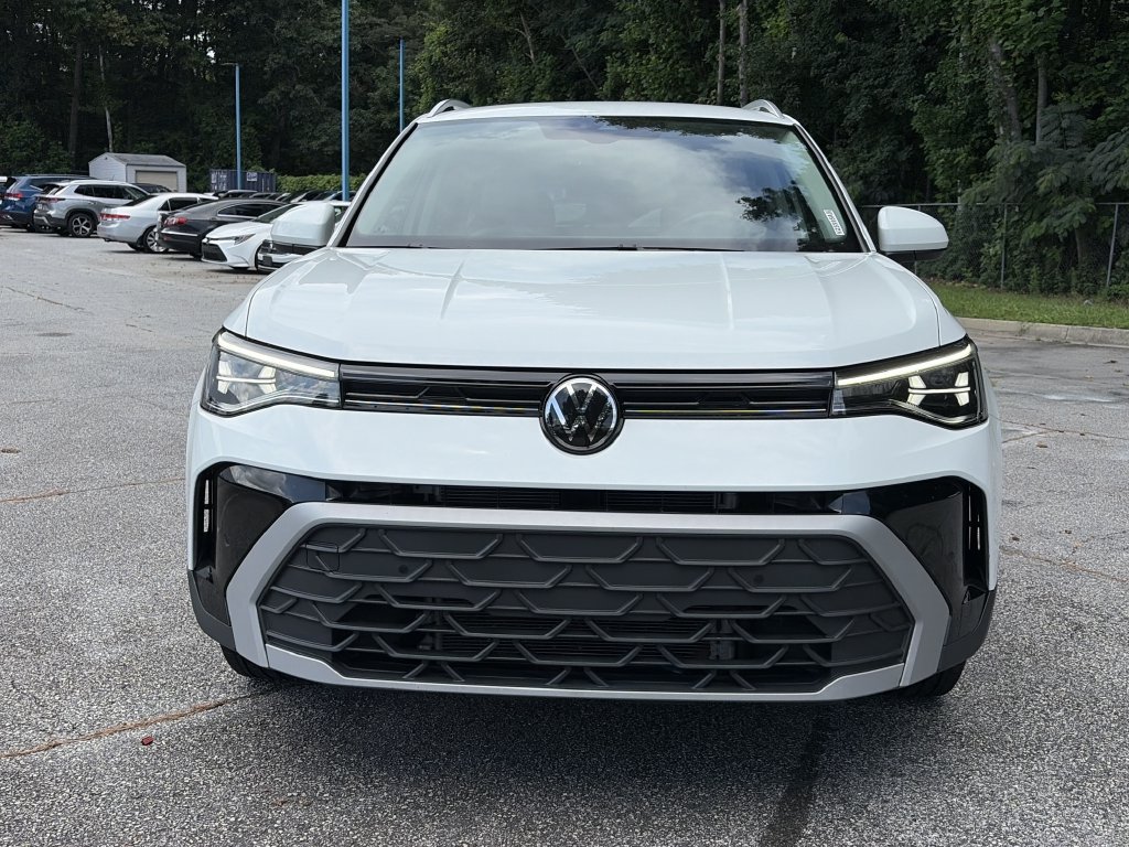 Certified 2025 Volkswagen Taos SE FWD image 26