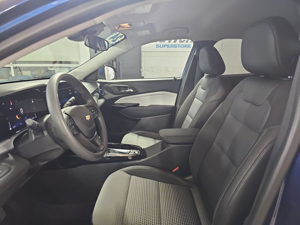 Certified 2024 Chevrolet Trax LT FWD image 18