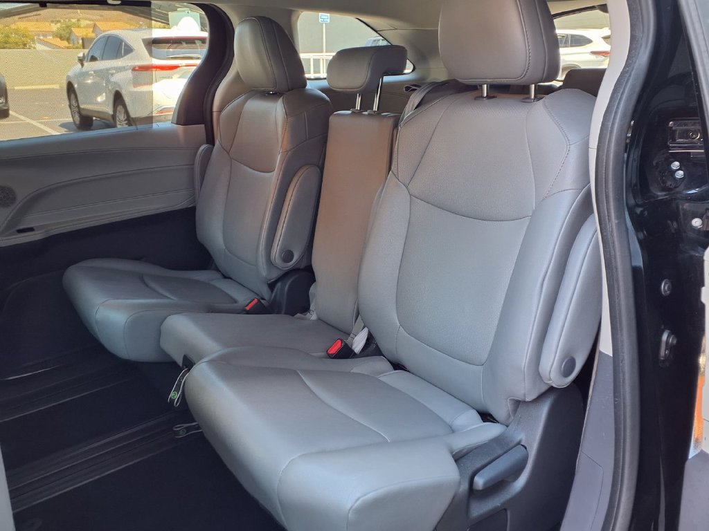 Certified 2024 Toyota Sienna XLE FWD image 22