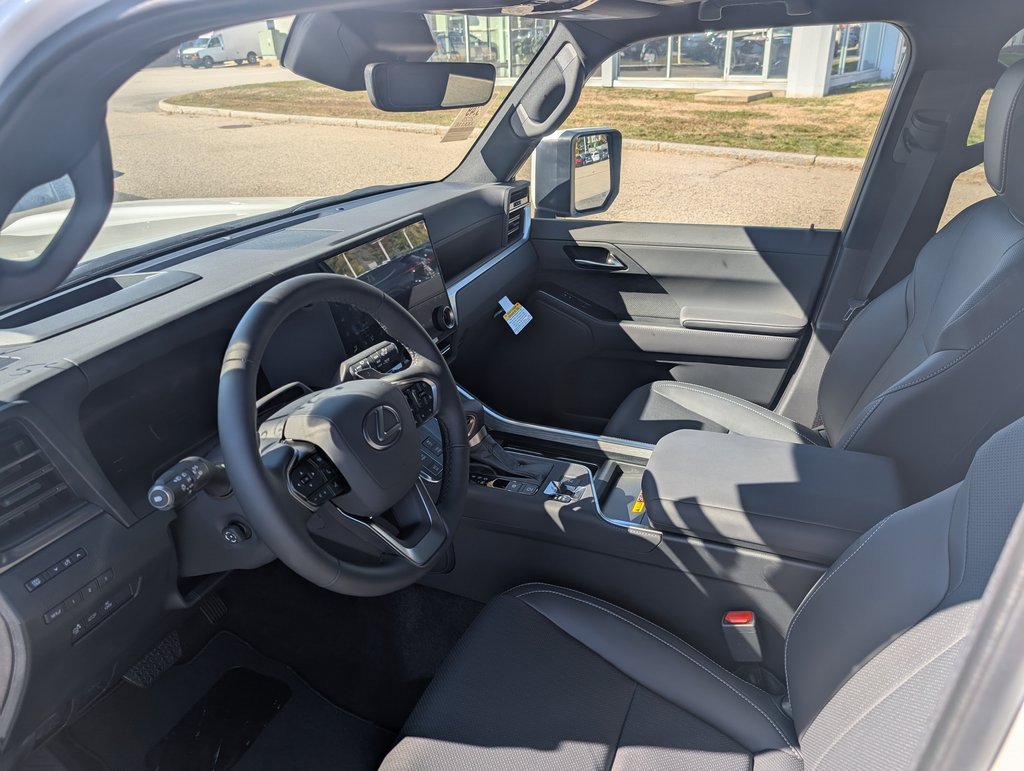 Used 2025 Lexus GX 550 w/ Accessory Package (Z1) image 16