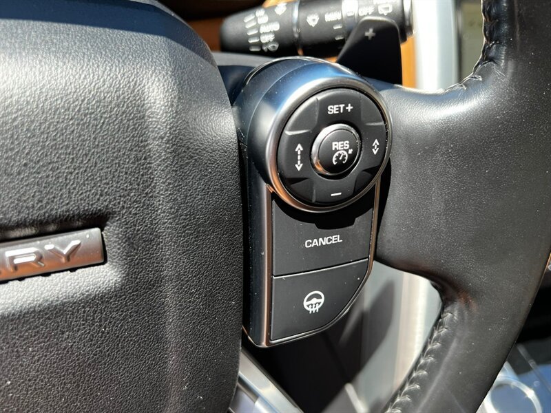Used 2017 Land Rover Discovery HSE Luxury AWD/4WD image 39